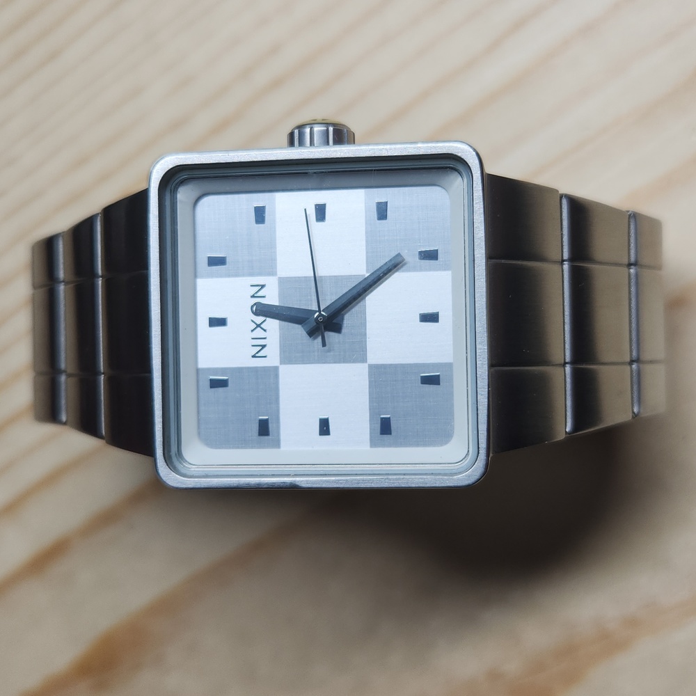 NIXON The Quatro